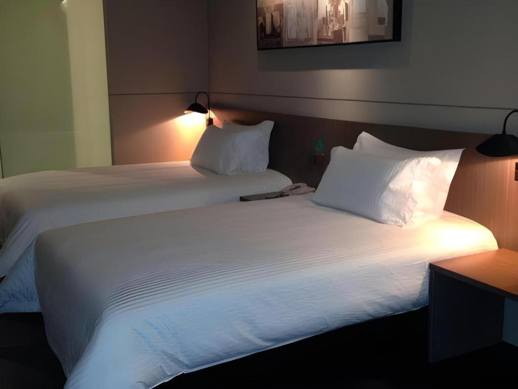 Jinjiang Select Pudong Airport Hotel 3*