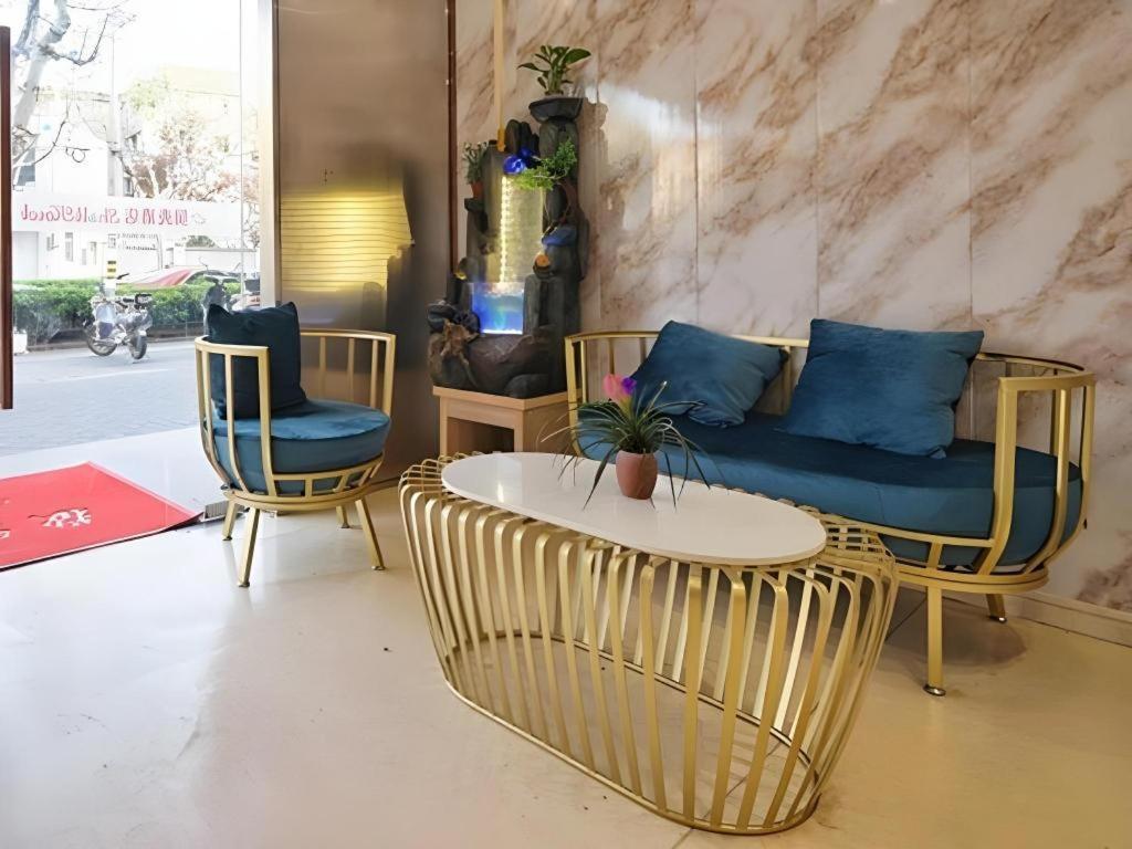 Shell Baoshan District Songbin Road Subway Station Hotel Shanghai