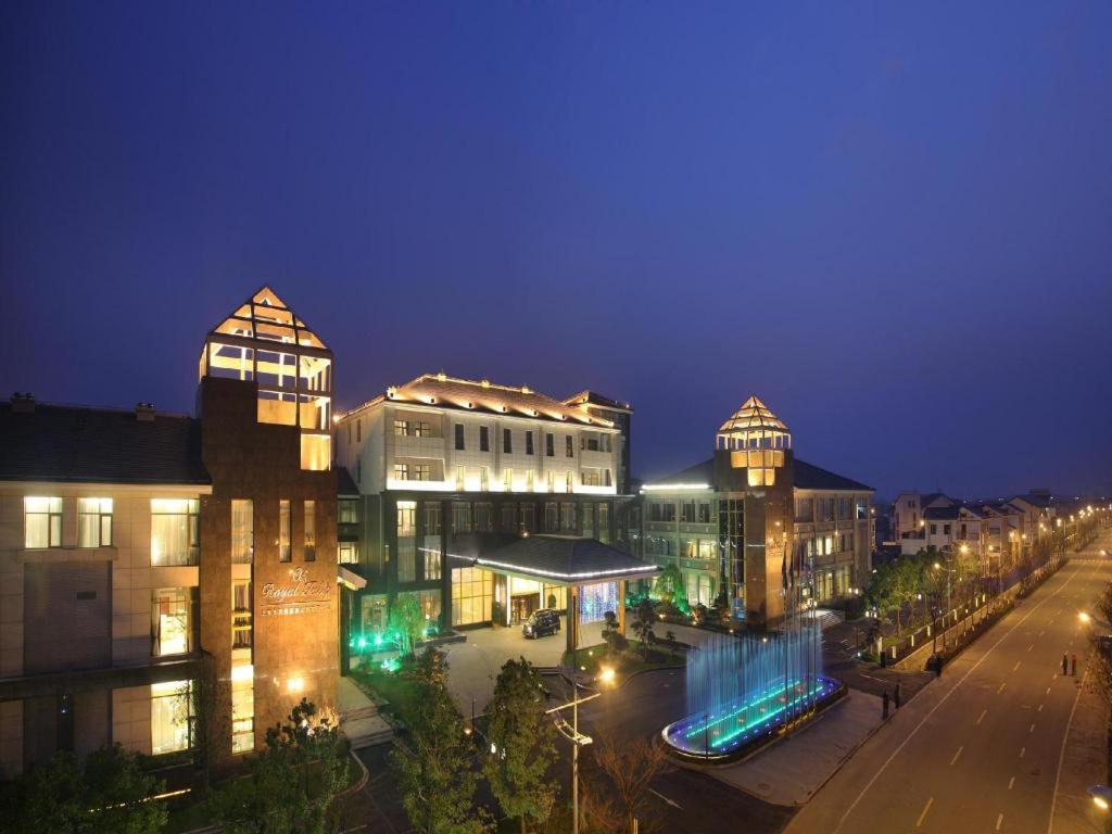 Resort Royal Tulip Zhujiajiao 5*