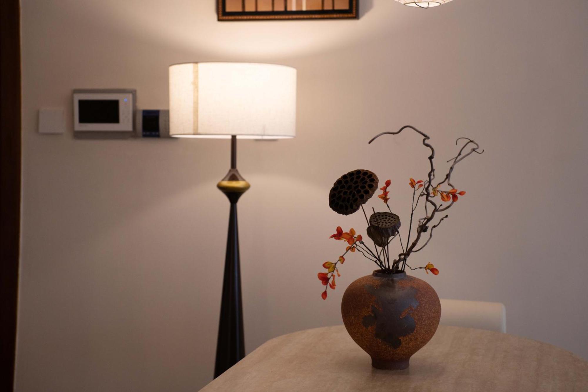 Book And Bed-people's Square Apartment *