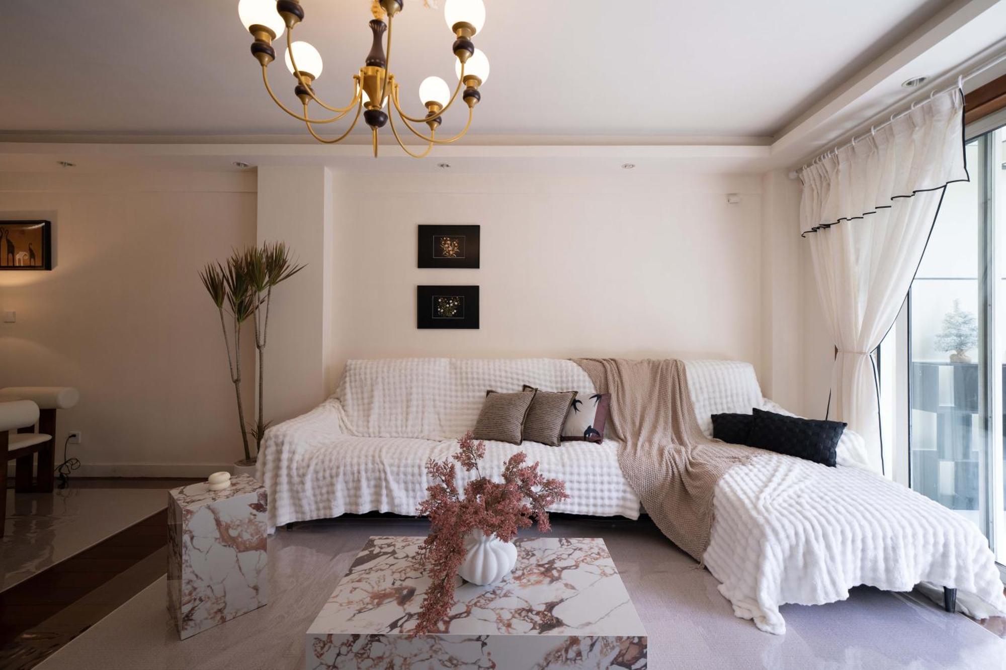 Book And Bed-people's Square Apartment *