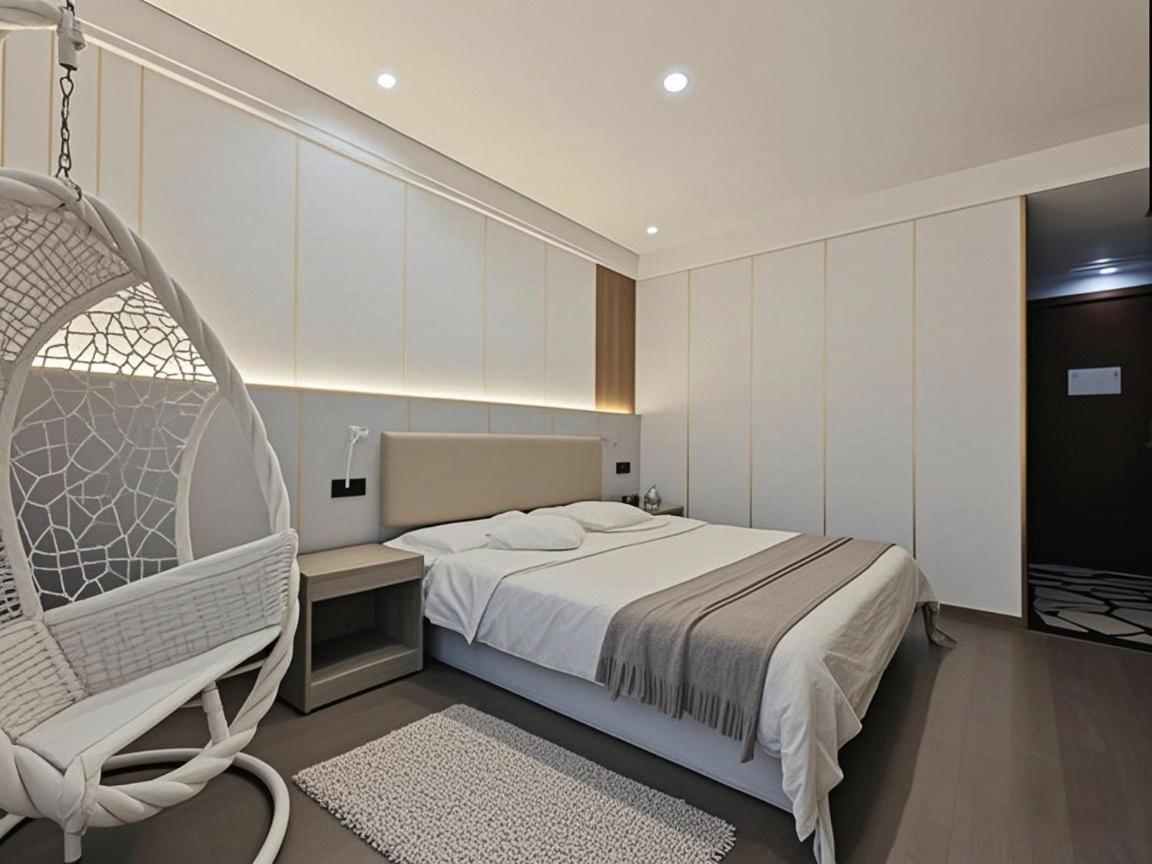 Longchen Hotel 2*