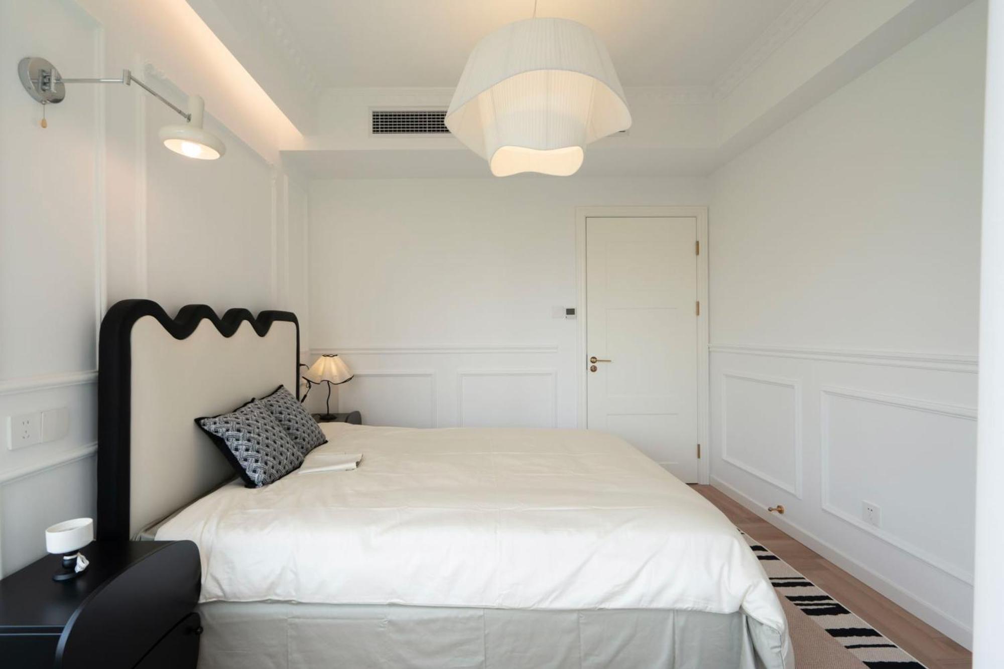 Eastern Hub - Bund Branch French Chic 3-bedroom Near Xintiandi Haiyue Garden Apartment