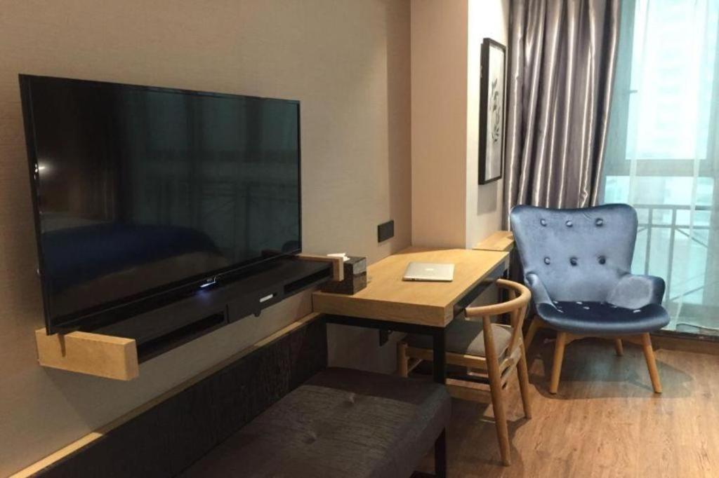 Hotel Yitel Hongqiao Caohejing Hongmei Road Metro Station 4*