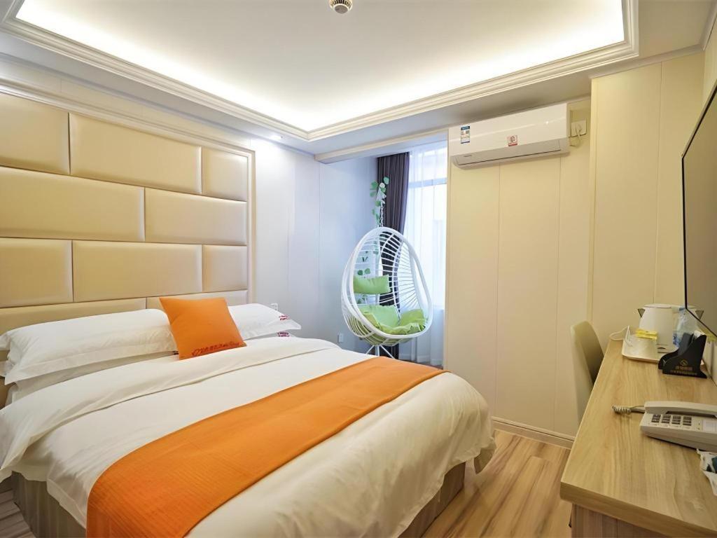 Hotel Shell Baoshan District Songbin Road Subway Station Shanghai
