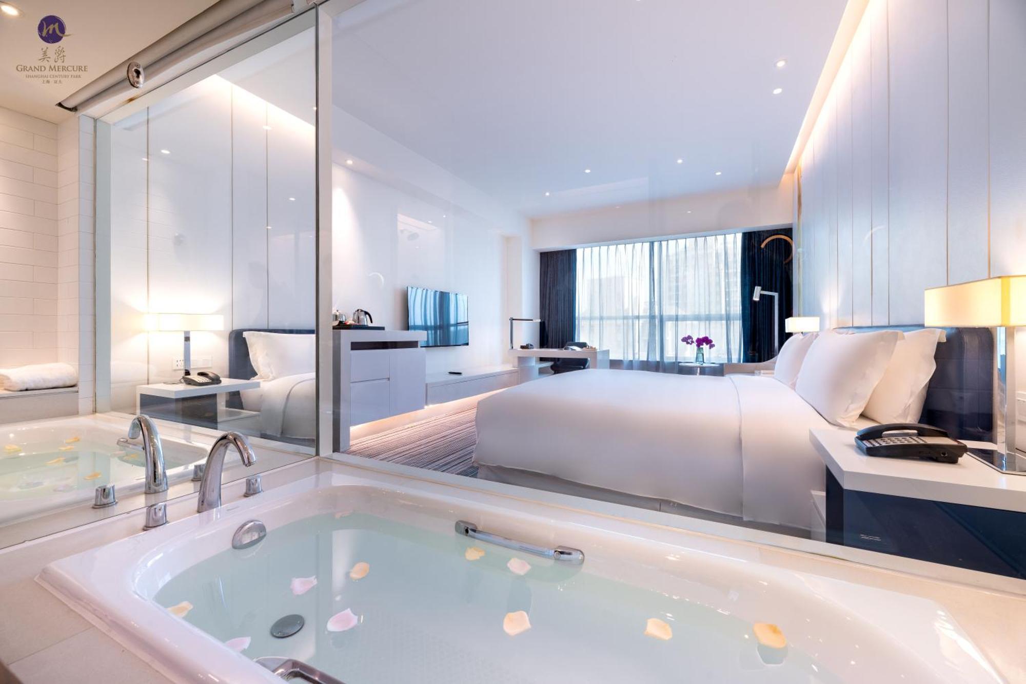 Grand Mercure Century Park - Free Shuttle Bus To Sniec Hotel 5*