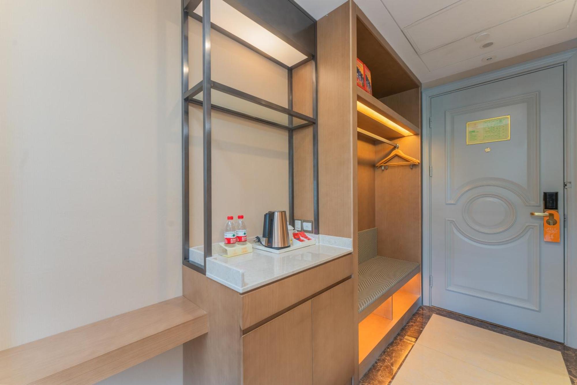 Vienna International - Pudong Airport Free Trade Zone - Free Shuttle Bus To Pvg Airport And Land Otel