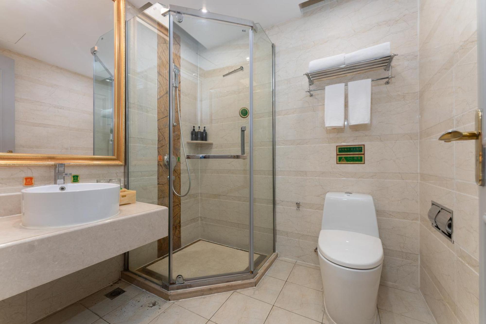 Vienna International - Pudong Airport Free Trade Zone - Free Shuttle Bus To Pvg Airport And Land 4*