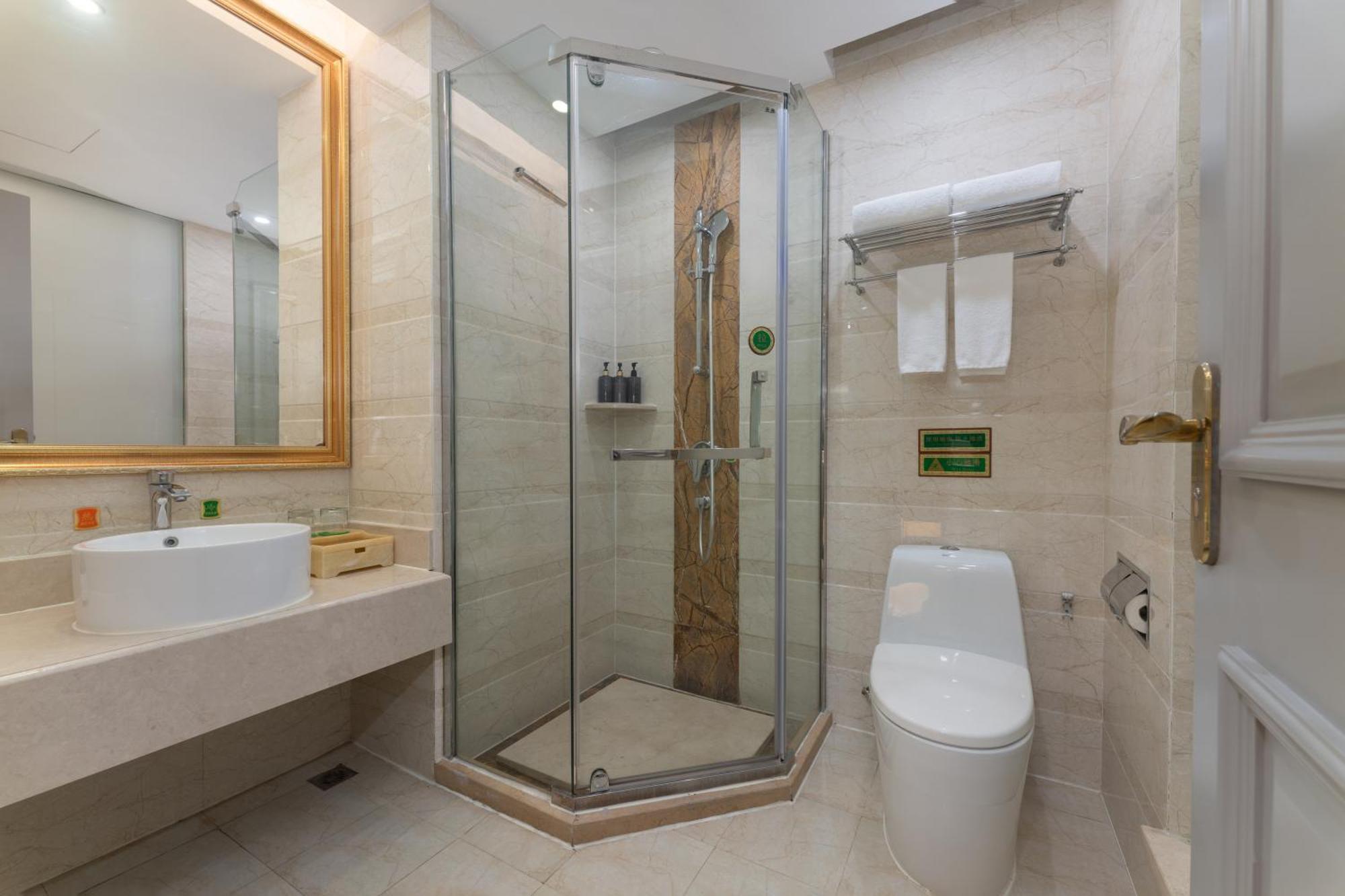 Otel Vienna International - Pudong Airport Free Trade Zone - Free Shuttle Bus To Pvg Airport And Land 4*