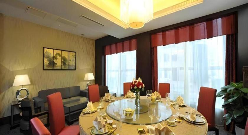 Hotel Grand Soluxe Zhongyou 5*