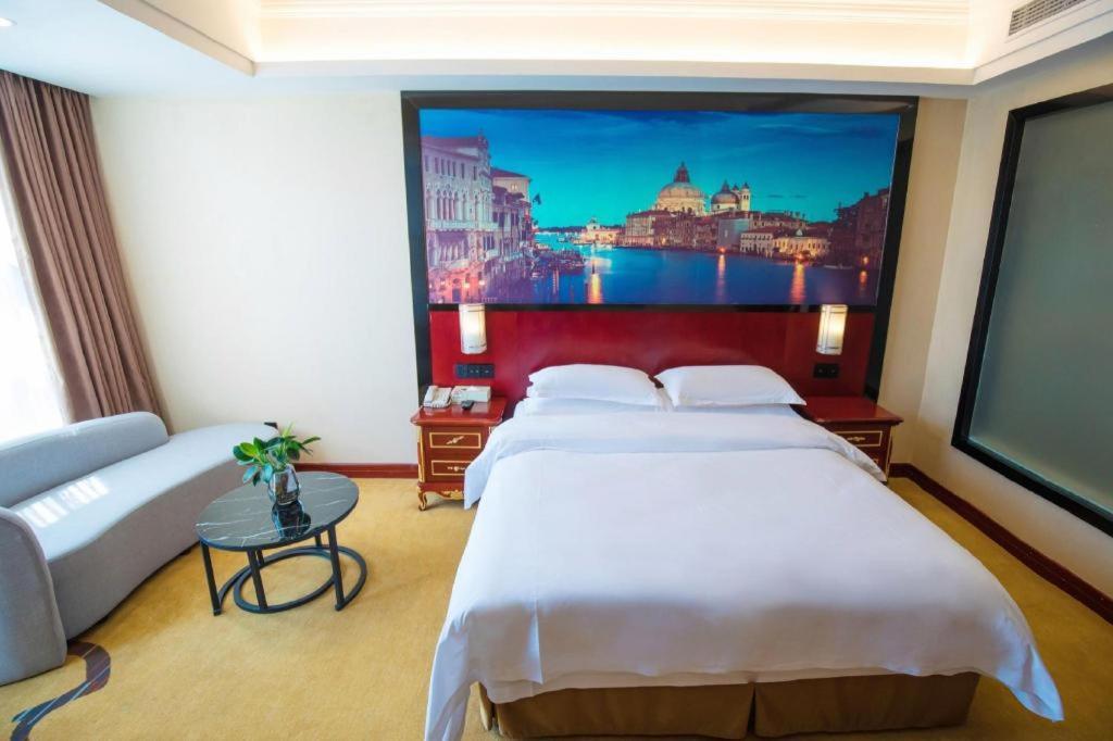Vienna International Hongqiao Expo Center Caohejing Hotel 4*