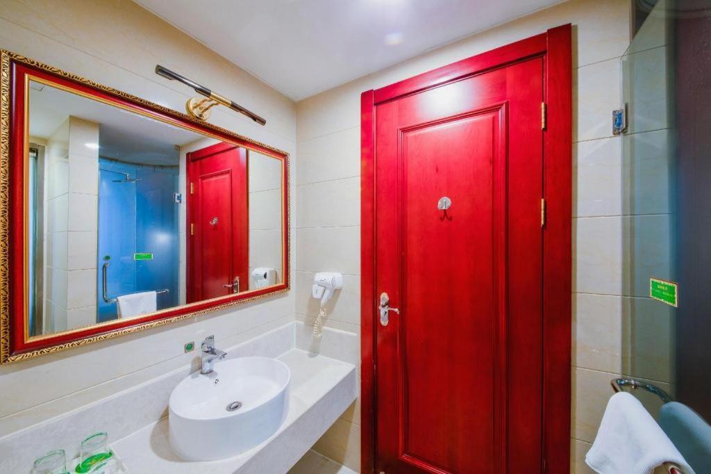 Vienna International Hongqiao Expo Center Caohejing Hotel 4*
