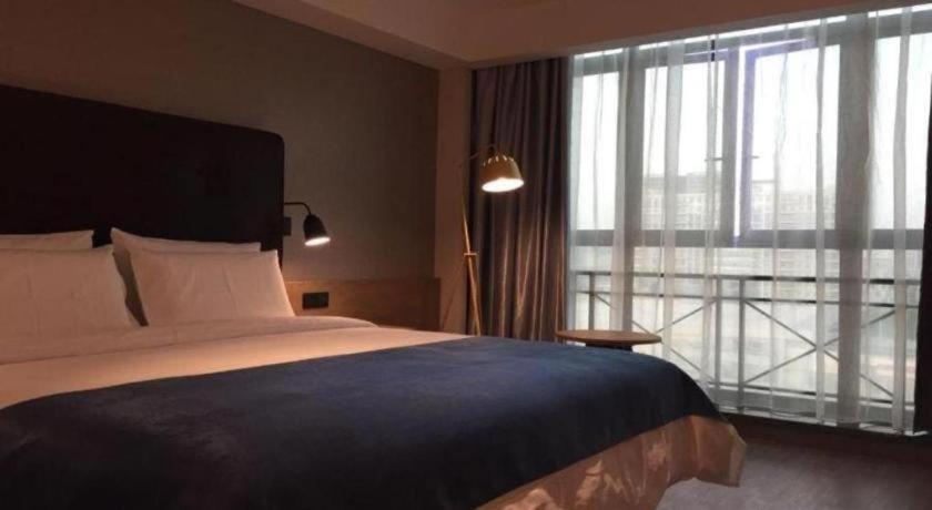 Yitel Hongqiao Caohejing Hongmei Road Metro Station Hotel 4*