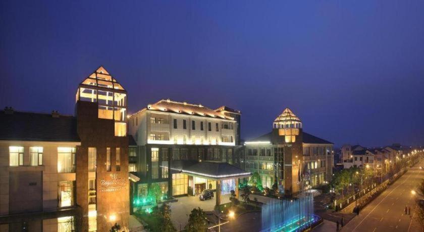 Resort Royal Tulip Zhujiajiao 5*