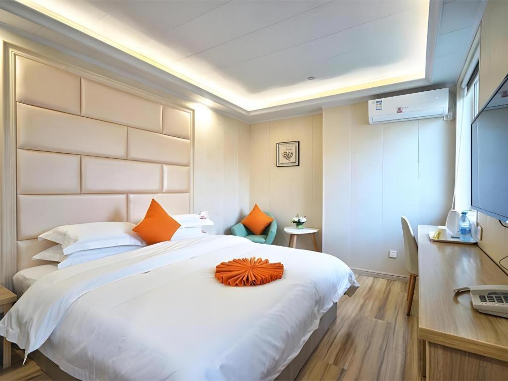 Shell Baoshan District Songbin Road Subway Station Hotel