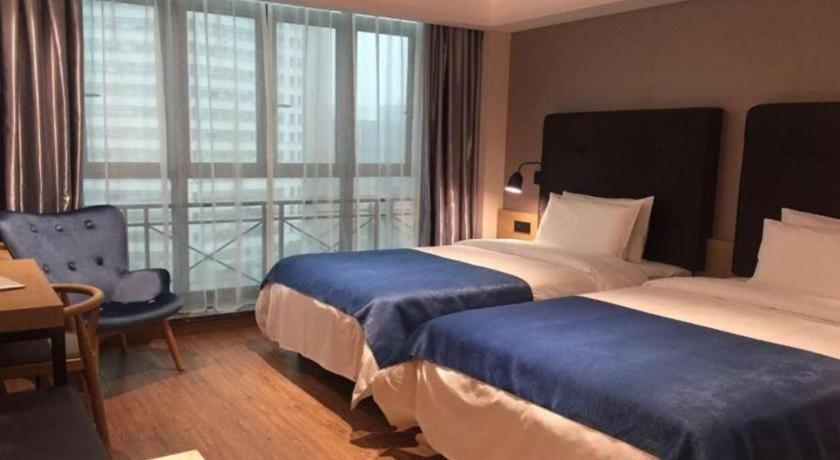Hotel Yitel Hongqiao Caohejing Hongmei Road Metro Station