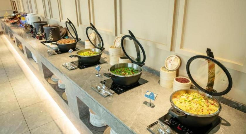 Yitel Hongqiao Caohejing Hongmei Road Metro Station Hotel 4*