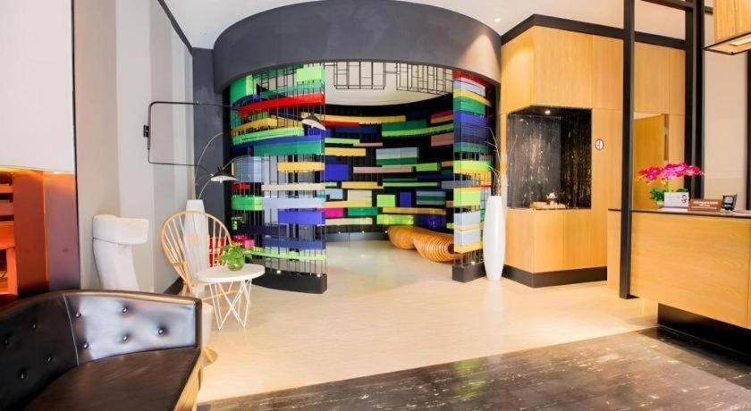 Yitel Hongqiao Caohejing Hongmei Road Metro Station 4*