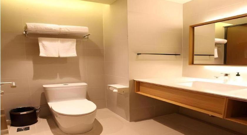 Ji Lujiazui Pudong Avenue 4*