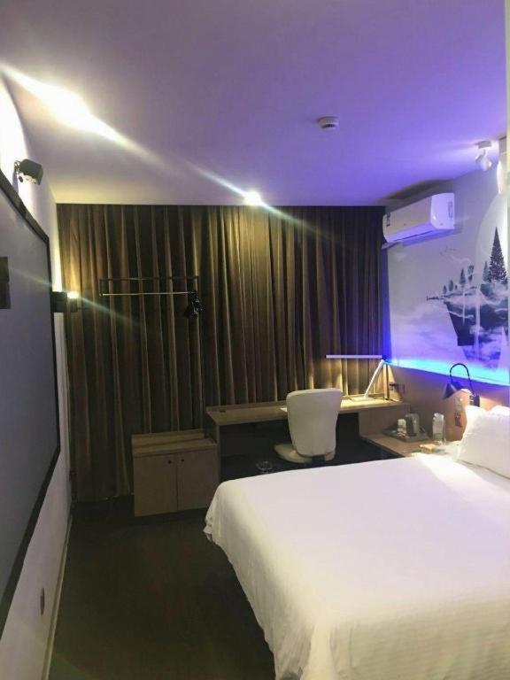Jinjiang Select Pudong Airport Hotel 3*