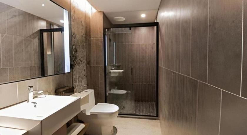 Yitel Hongqiao Caohejing Hongmei Road Metro Station Hotel