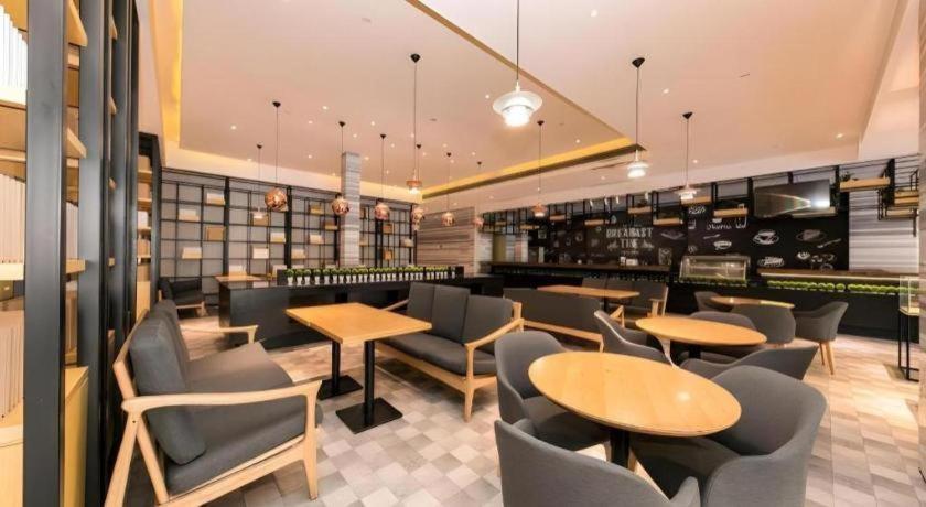 Hotel Ji Lujiazui Pudong Avenue 4*