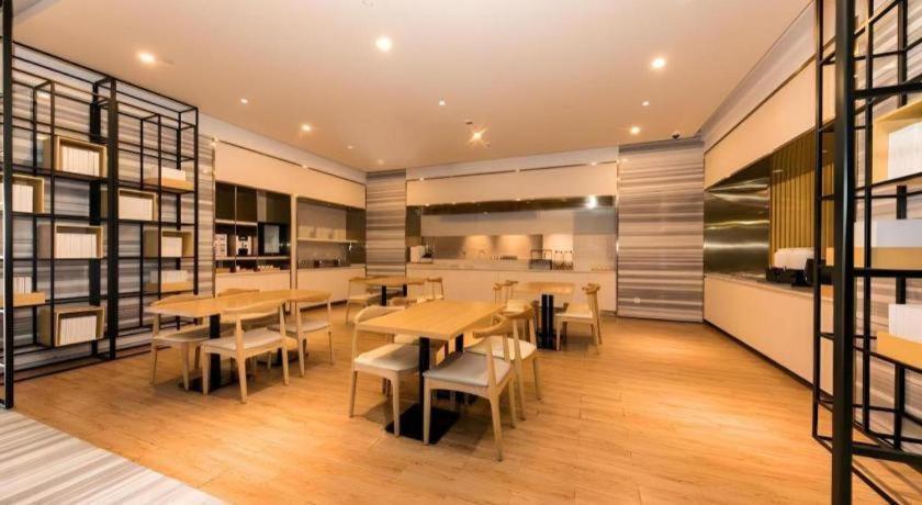 Ji Lujiazui Pudong Avenue Hotel 4*