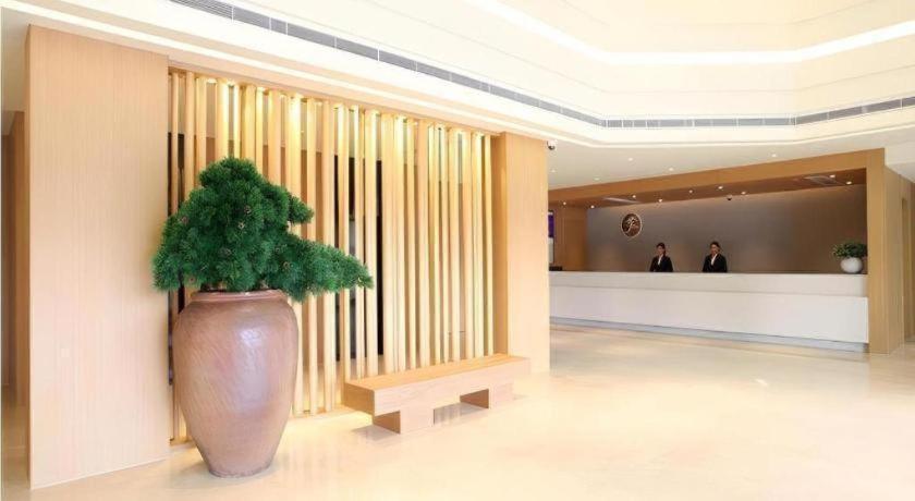Hotel Ji Lujiazui Pudong Avenue 4*