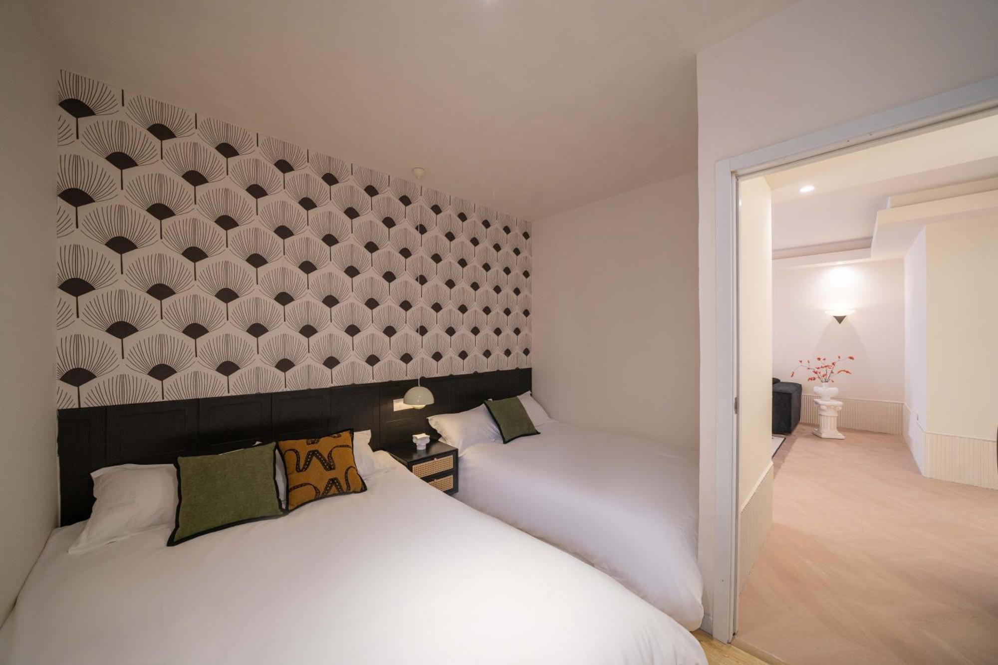 Moli B&b-right On Nanjing East Road The Bund 2-bedrooms With Elevator Ment Near The Subway Apartment