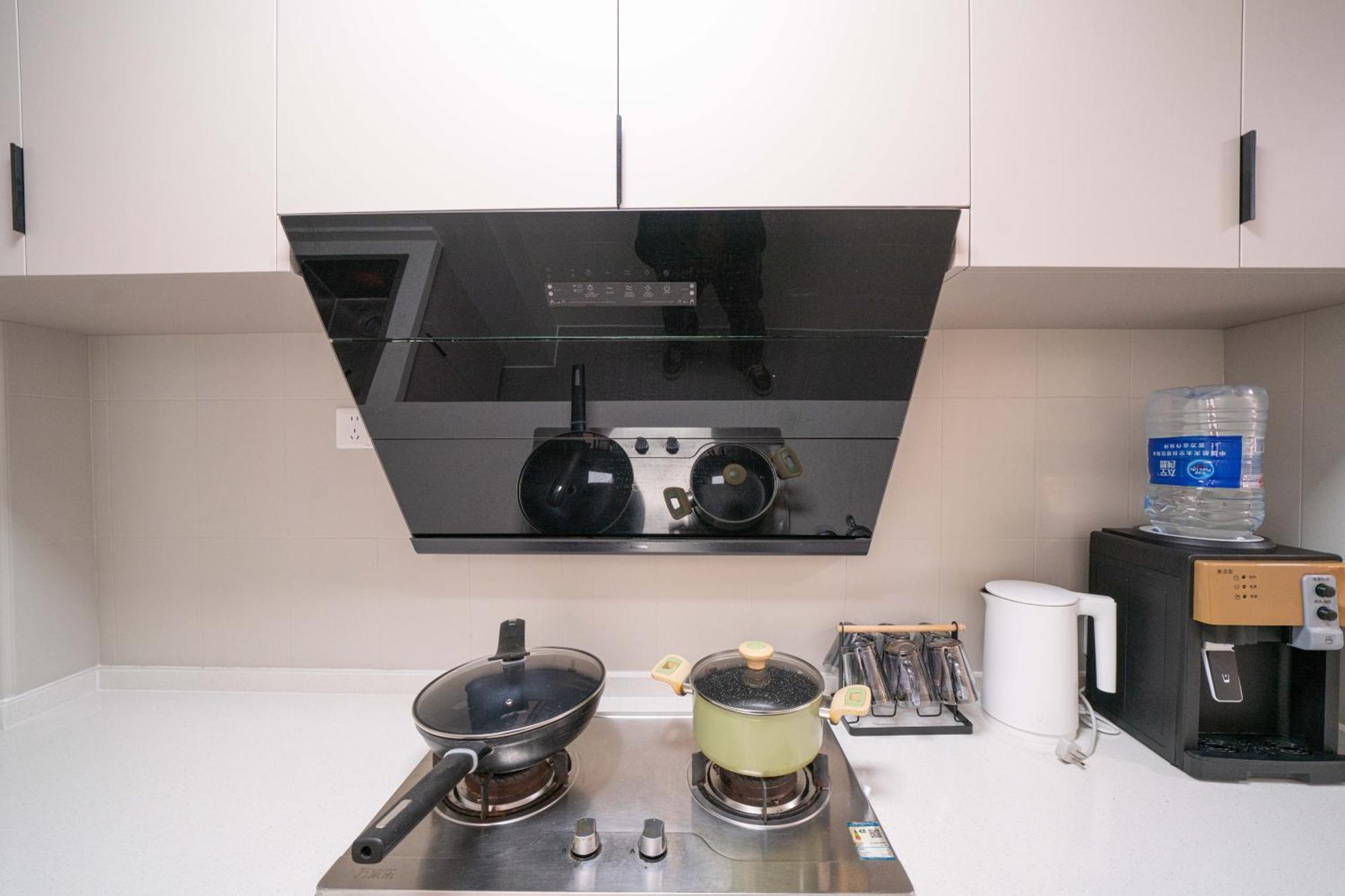 Yi Du - Family Located 500 Meters Away From Nanjing West Road Subway And Near People's Square Apartment *