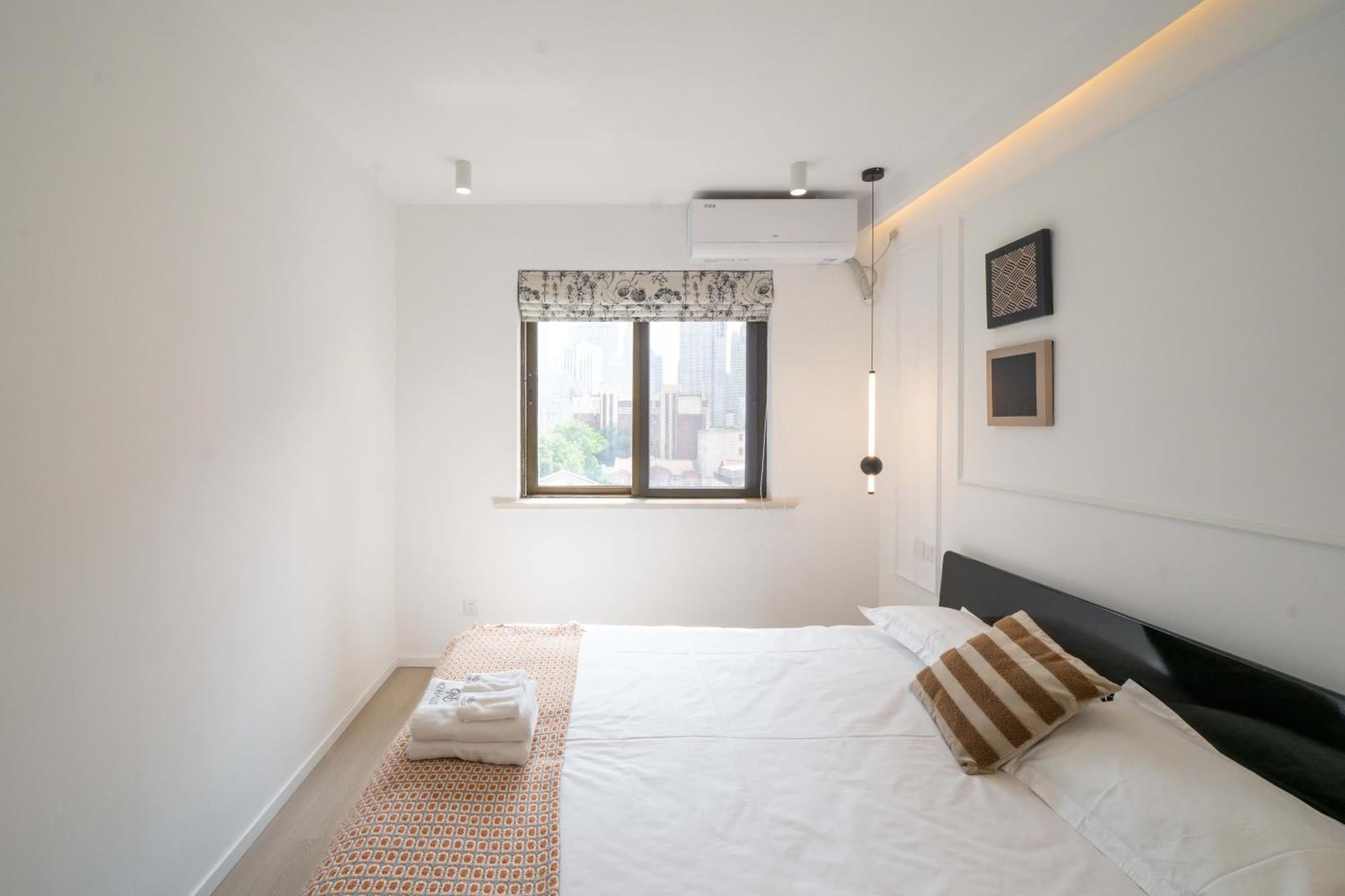 Yi Du - Family Located 500 Meters Away From Nanjing West Road Subway And Near People's Square * Shanghai