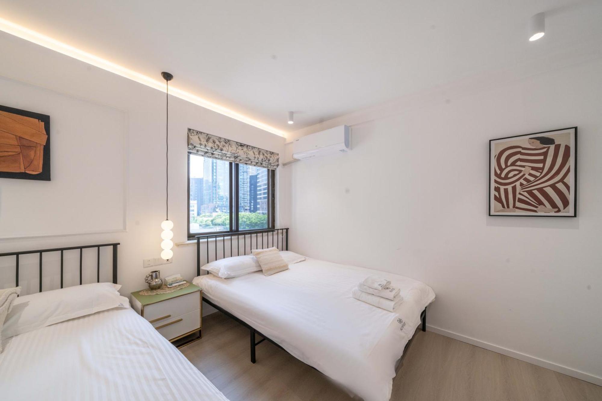 Yi Du - Family Located 500 Meters Away From Nanjing West Road Subway And Near People's Square * Shanghai