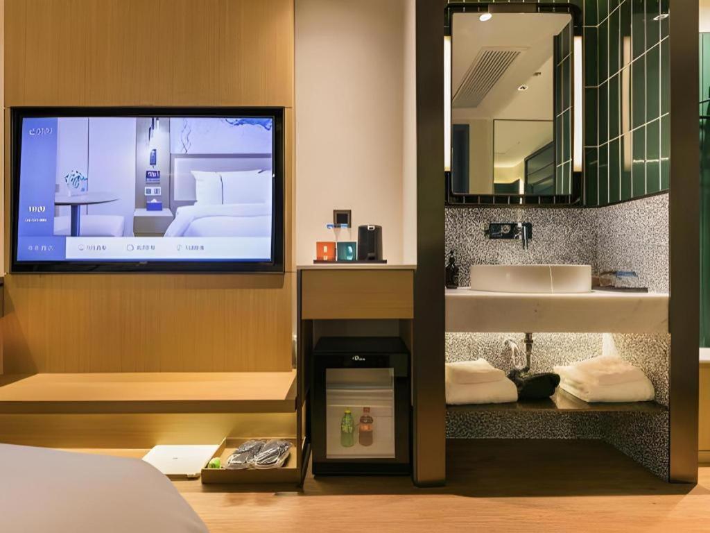 Hotel Jinglai 3*