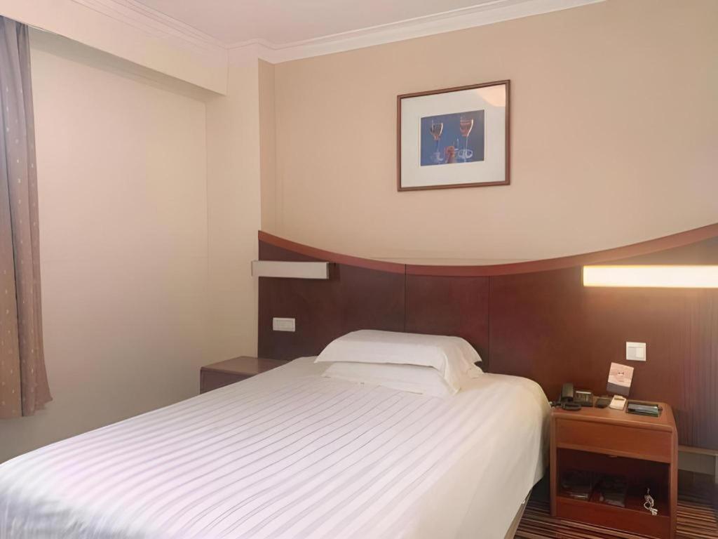 Jinjiang North Bund Yangpu Bridge Branch Hotel 2*