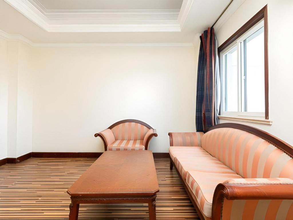 Jinjiang North Bund Yangpu Bridge Branch Shanghai