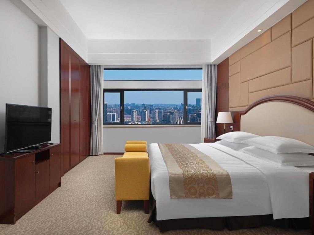 Paradise Jinjiang 4*