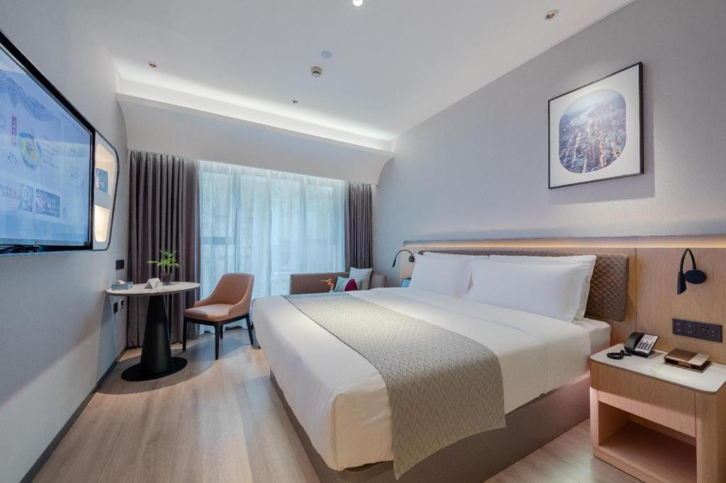 Pudong Airport Chuansha Branch Hotel 4*