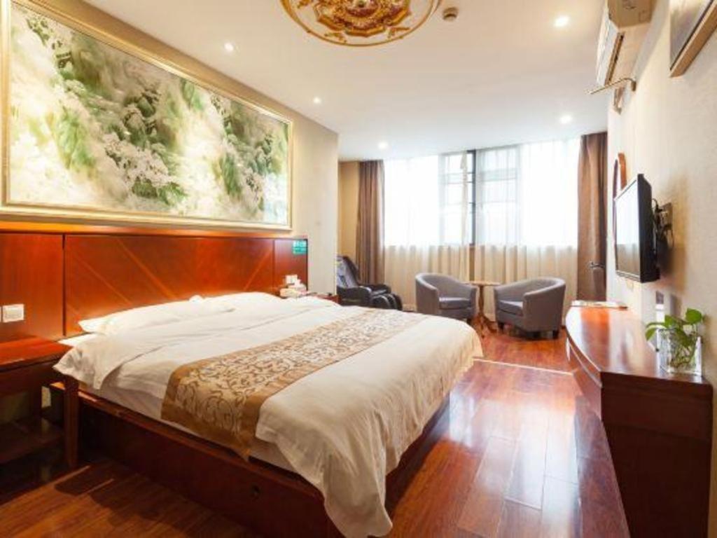 Hotel Greentree Songjiang Wanda Plaza Rongmei Road Express 3*