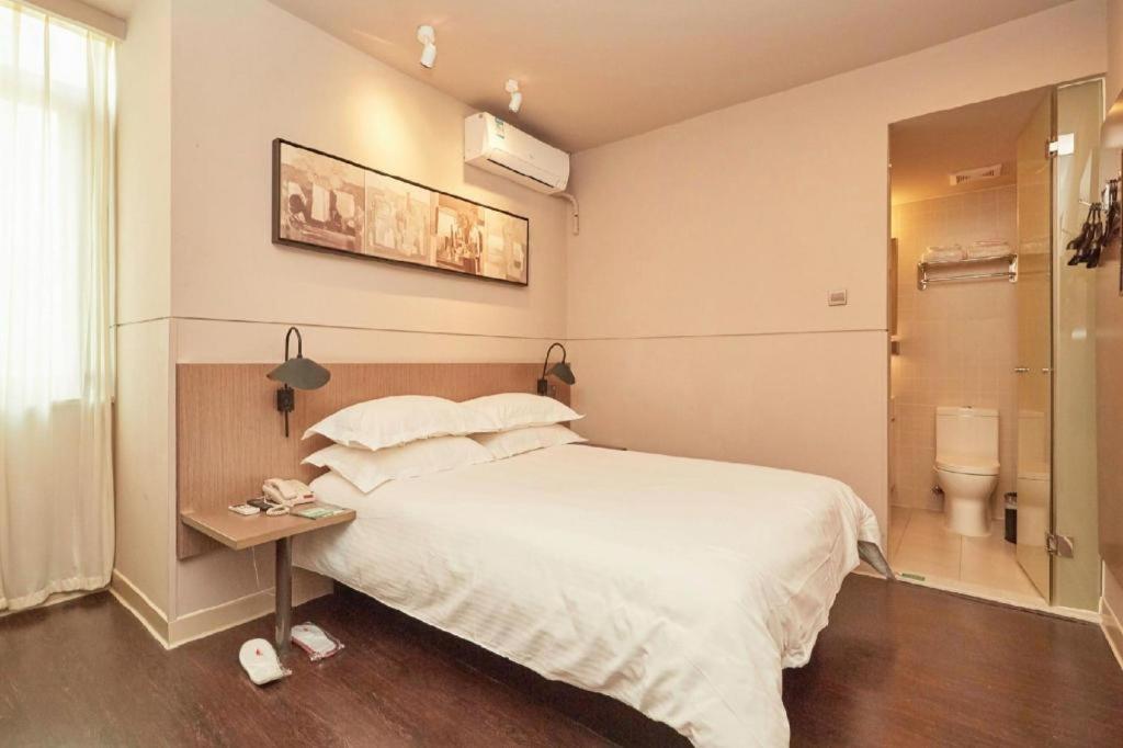 Jinjiang Select Fengxian Baolong Square North Yunhe Road Otel 2*