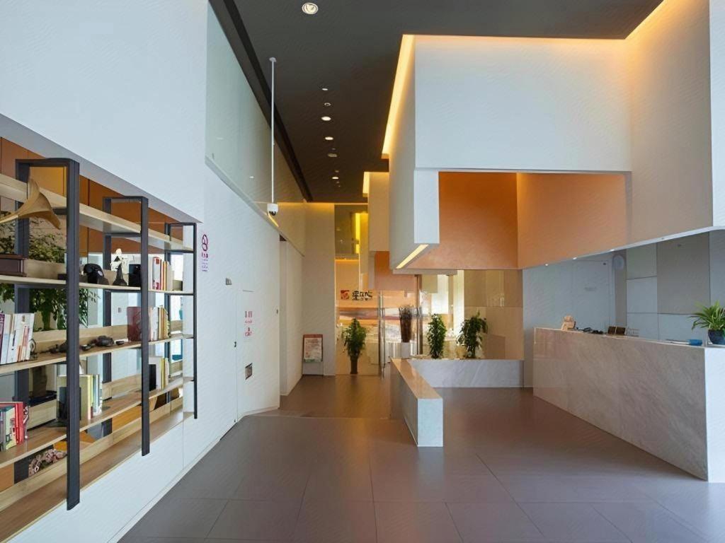 Jinjiang Select Fengxian Baolong Square North Yunhe Road Otel 2*