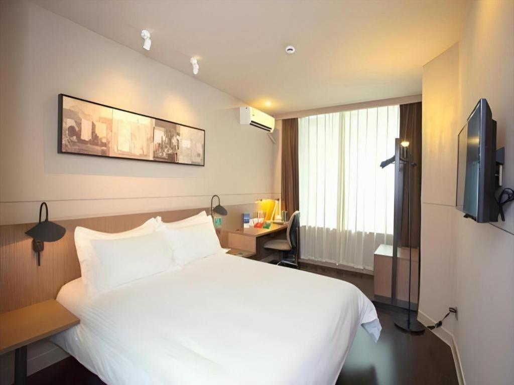 Jinjiang Select Fengxian Baolong Square North Yunhe Road