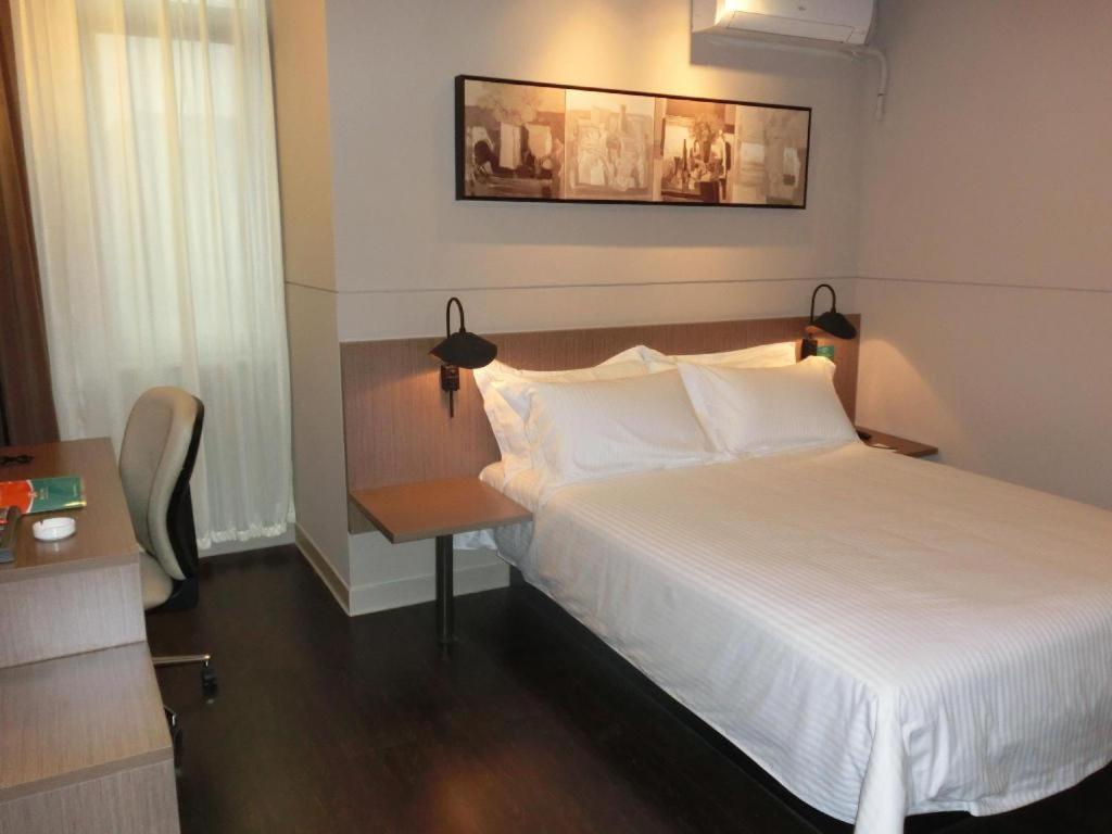 Jinjiang Select Fengxian Baolong Square North Yunhe Road 2*