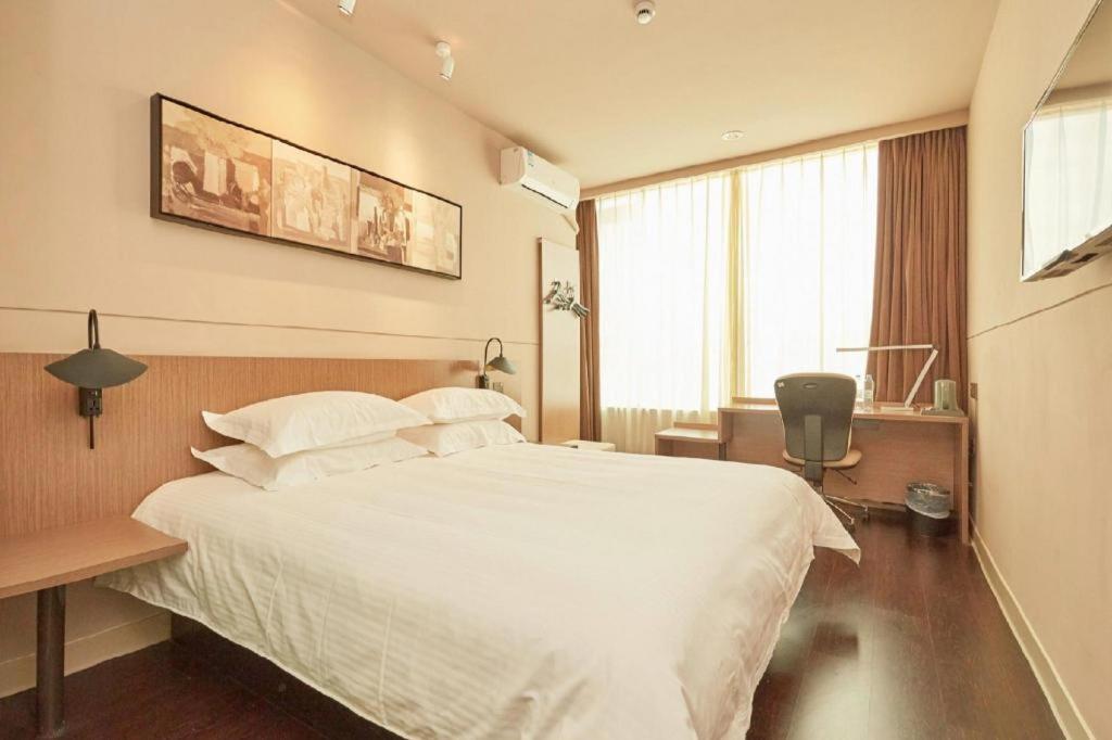 Jinjiang Select Fengxian Baolong Square North Yunhe Road 2*