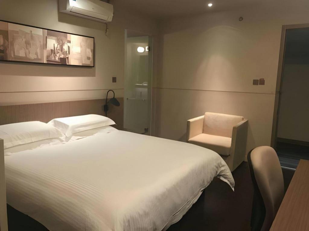 Jinjiang Select Fengxian Baolong Square North Yunhe Road 2* Şanghay