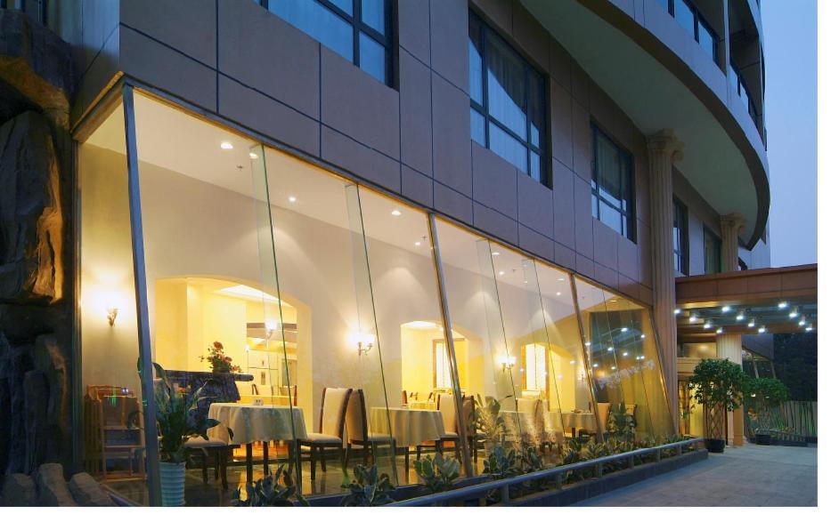 Leading Noble & Aparthotel 4*