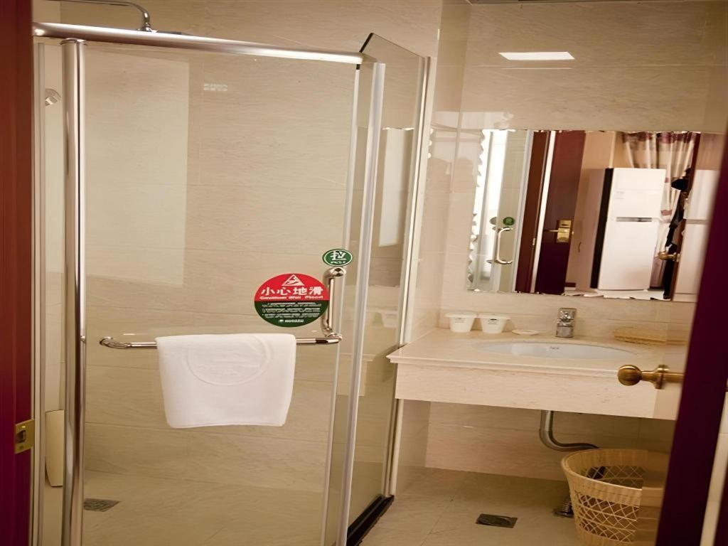 Greentree Minhang Development Zone Subway Station Business 3* Shanghai