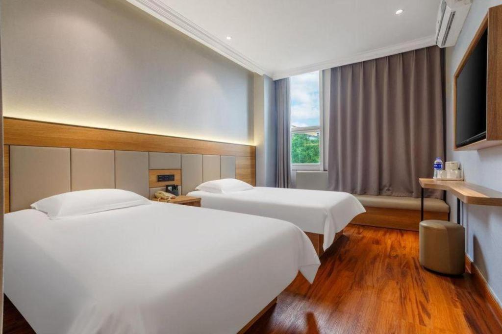 Greentree Hongqiao Hub Convention Center Jinghua Road Shell