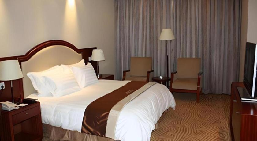 Paradise Jinjiang 4*