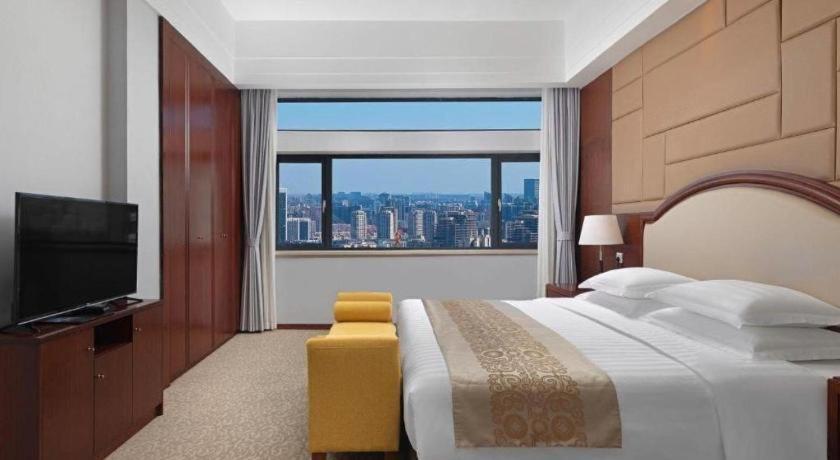 Paradise Jinjiang Hotel