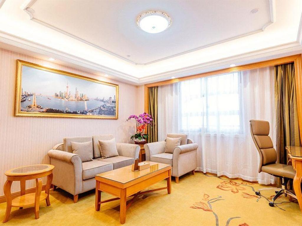 Hotel Vienna International Dishui Lingang Wanda 3*